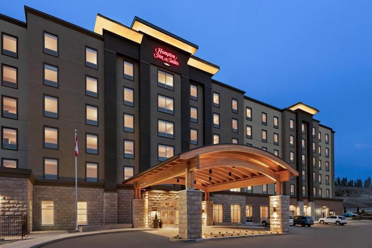 Exterior of Hampton Inn and Suites by Hilton Kelowna Airport