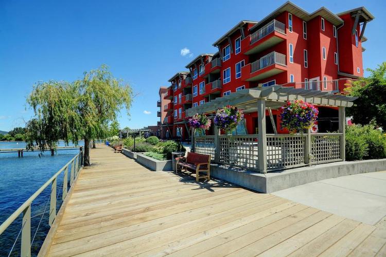 Exterior of Manteo Resort Waterfront Hotel in Kelowna